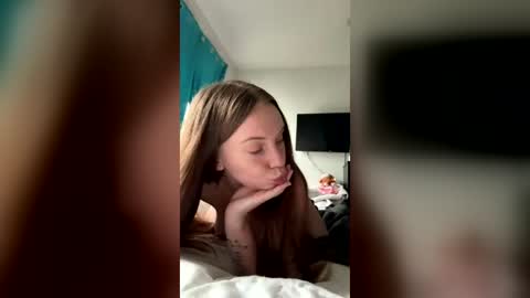 Snapshot of petitebbycakes chatting on 06-27-26, 10:15 cutie pie online show from 06-27-26, 10:15