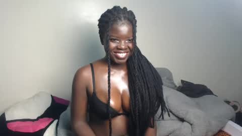 Snapshot of petitebeautyy chatting on 05-25-26, 10:27 petitebeautyy online show from 05-25-26, 10:27