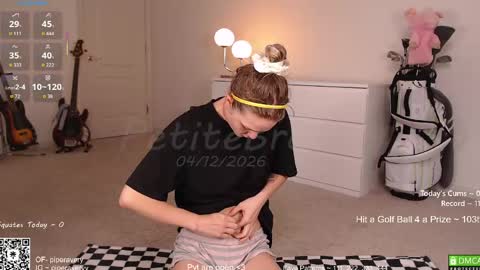 PiperAvery online show from 04-12-26, 02:33