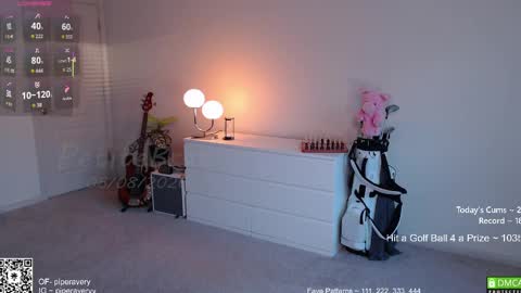 Snapshot of petitebrat chatting on 06-09-26, 01:06 PiperAvery online show from 06-09-26, 01:06