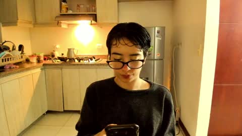 Snapshot of petitee_lunna chatting on 05-30-26, 01:25 Lunna online show from 05-30-26, 01:25