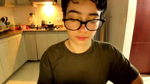 Snapshot of petitee_lunna chatting on 06-08-26, 01:28 Lunna online show from 06-08-26, 01:28