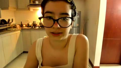 Snapshot of petitee_lunna chatting on 06-13-26, 01:36 Lunna online show from 06-13-26, 01:36