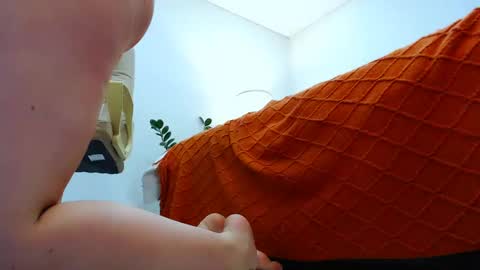 Snapshot of petitefleurx chatting on 01-01-25, 03:46 petitefleurx online show from 01-01-25, 03:46