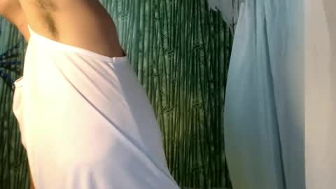 Snapshot of petitehugecockxnxxx chatting on 01-25-25, 06:45 Call me jake online show from 01-25-25, 06:45