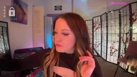 Snapshot of petitejewel chatting on 12-21-24, 03:42 Jules online show from 12-21-24, 03:42