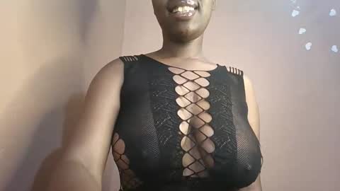 Snapshot of petitemomma76379 chatting on 06-02-26, 08:16 sexy chocolate online show from 06-02-26, 08:16