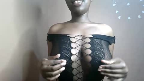 Snapshot of petitemomma76379 chatting on 06-06-26, 05:23 sexy chocolate online show from 06-06-26, 05:23