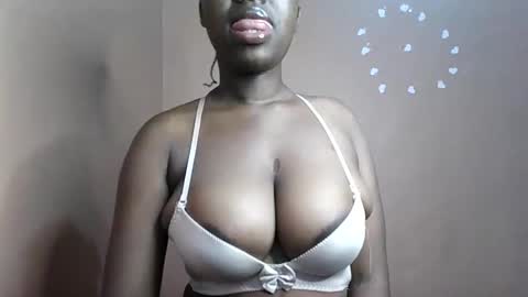 Snapshot of petitemomma76379 chatting on 06-07-26, 07:01 sexy chocolate online show from 06-07-26, 07:01