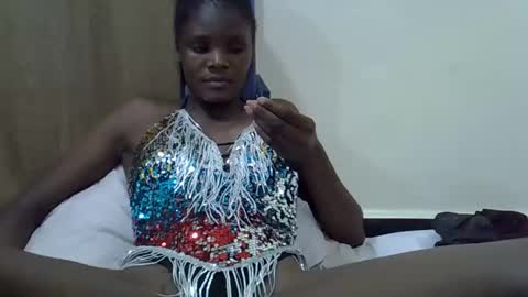 Snapshot of petiteslim2 chatting on 04-06-26, 04:19 petiteslim2 online show from 04-06-26, 04:19