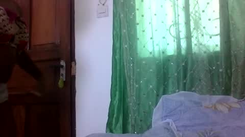 petitesweetchiq online show from 09-29-25, 09:03