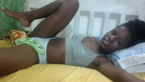 petitesweetchiq online show from 10-08-25, 11:57