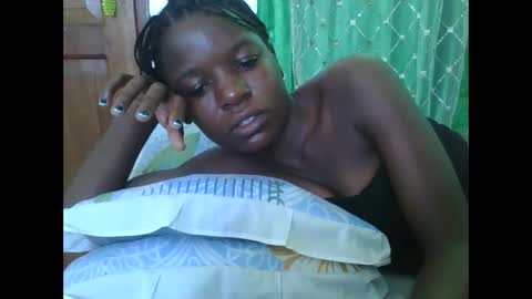 petitesweetchiq online show from 11-28-25, 07:00