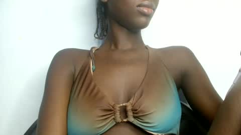 Snapshot of petitgirl88 chatting on 07-02-26, 05:57 petitgirl88 online show from 07-02-26, 05:57