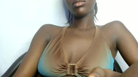Snapshot of petitgirl88 chatting on 07-02-26, 06:03 petitgirl88 online show from 07-02-26, 06:03