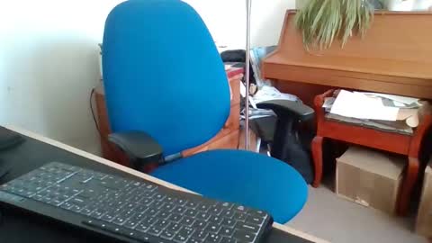 Snapshot of petitwilly chatting on 05-26-26, 08:10 petitwilly online show from 05-26-26, 08:10