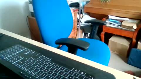 Snapshot of petitwilly chatting on 06-11-26, 09:07 petitwilly online show from 06-11-26, 09:07