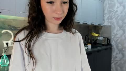 Snapshot of petracilley chatting on 12-19-24, 04:13 Emma online show from 12-19-24, 04:13