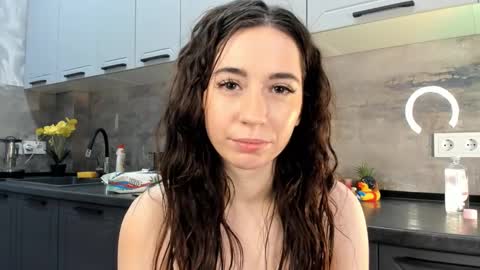 Snapshot of petracilley chatting on 12-20-24, 01:47 Emma online show from 12-20-24, 01:47