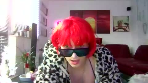 Snapshot of petrathomas chatting on 04-19-26, 06:13 LIZA online show from 04-19-26, 06:13