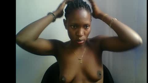 Snapshot of pettie_queen chatting on 10-30-25, 09:55 beauty online show from 10-30-25, 09:55