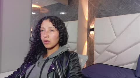 Moon  online show from 11-23-25, 01:11