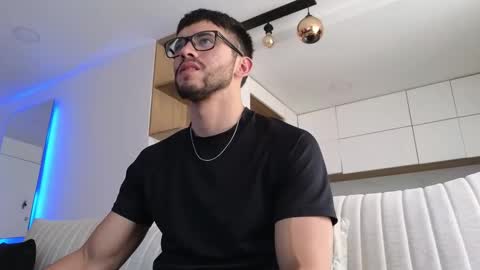 phantom_bigger1 online show from 11-09-25, 04:27