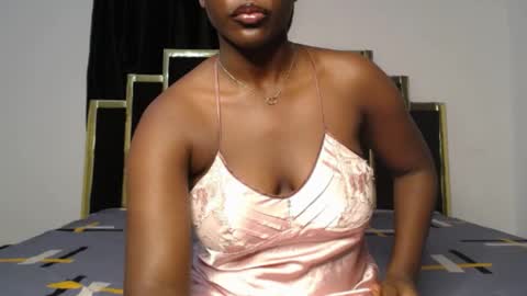 Snapshot of phat_pussylips chatting on 06-24-26, 01:04 tatiana online show from 06-24-26, 01:04