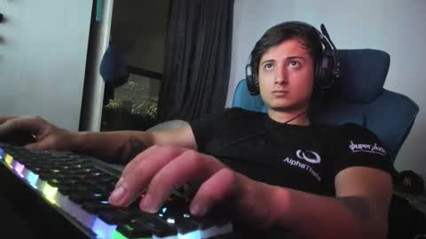 Snapshot of philip_dj chatting on 11-05-25, 10:04 philip_dj online show from 11-05-25, 10:04