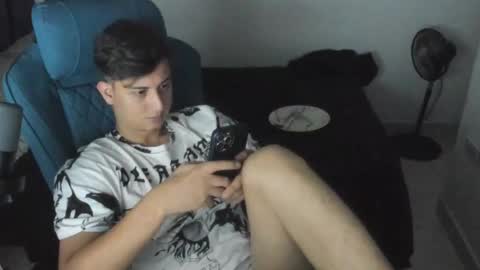 Snapshot of philip_dj chatting on 01-06-26, 09:46 philip_dj online show from 01-06-26, 09:46