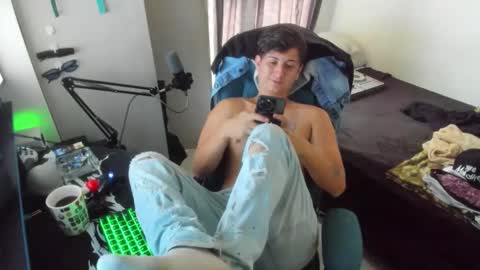 Snapshot of philip_dj chatting on 02-17-26, 12:01 philip_dj online show from 02-17-26, 12:01