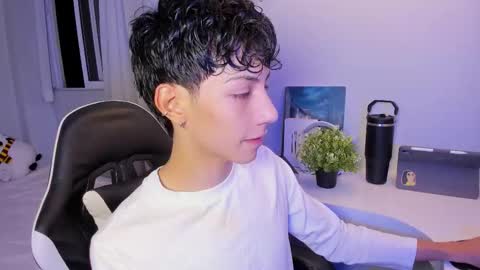 Phil.   INDEPENDENT MODEL online show from 10-17-25, 04:59