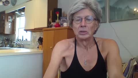 Snapshot of phillipa1023 chatting on 02-20-25, 03:41 phillipa online show from 02-20-25, 03:41