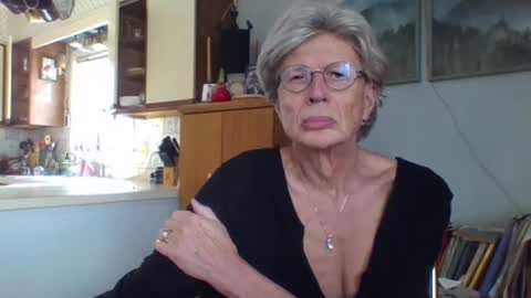 Snapshot of phillipa1023 chatting on 03-09-25, 03:49 phillipa online show from 03-09-25, 03:49