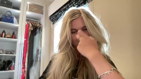 phoebemae01 online show from 07-22-26, 07:38