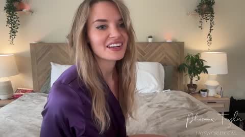 PHOENIX TAYLOR online show from 11-29-25, 09:07