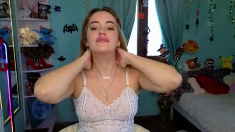 Selena online show from 10-23-25, 07:18