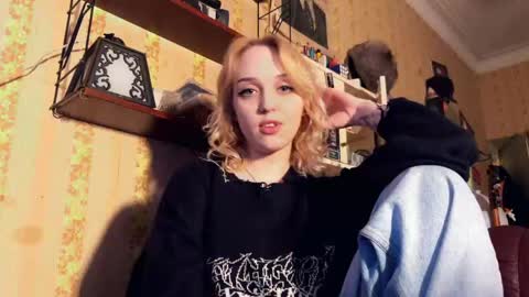 Lola online show from 05-10-26, 05:18