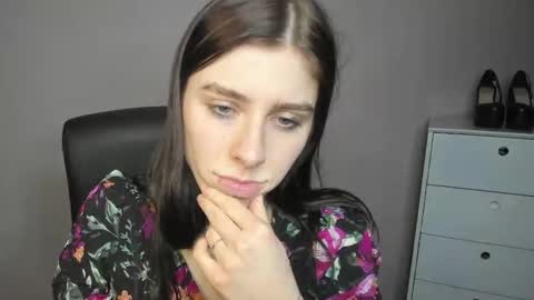 Snapshot of pia_desire chatting on 12-15-25, 02:43 P I A online show from 12-15-25, 02:43