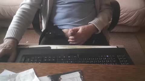 Snapshot of piavola chatting on 05-05-26, 10:56 piavola online show from 05-05-26, 10:56
