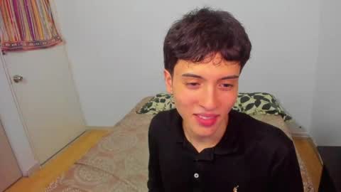 picaszomilos350 online show from 03-26-26, 05:24