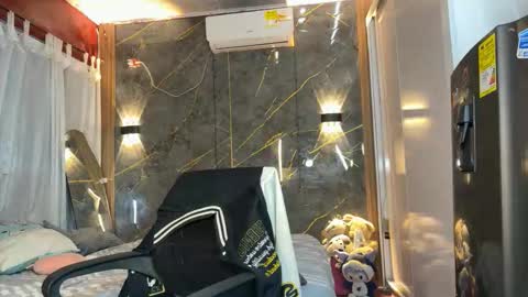 pichon_baby online show from 12-18-25, 09:26