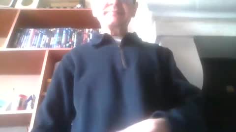 Snapshot of pichoun71 chatting on 01-05-25, 11:15 pichoun71 online show from 01-05-25, 11:15