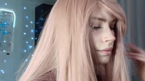 Snapshot of piera_ chatting on 10-05-25, 09:18 Piera online show from 10-05-25, 09:18