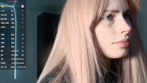 Snapshot of piera_ chatting on 10-19-25, 06:41 Piera online show from 10-19-25, 06:41