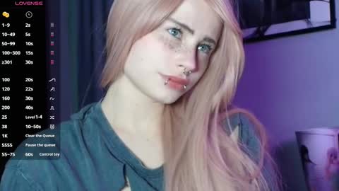 Snapshot of piera_ chatting on 10-23-25, 07:01 Piera online show from 10-23-25, 07:01