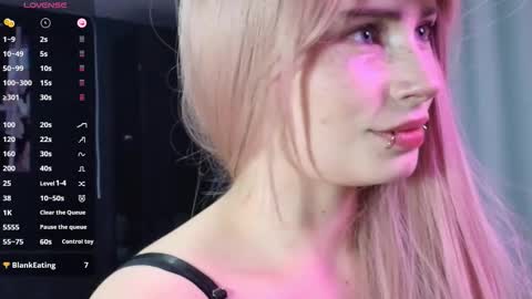 Snapshot of piera_ chatting on 10-30-25, 07:25 Piera online show from 10-30-25, 07:25