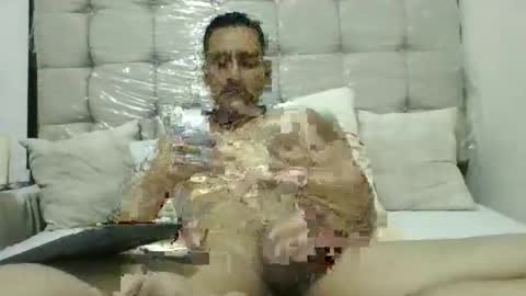 pieslatinos online show from 12-24-24, 03:49