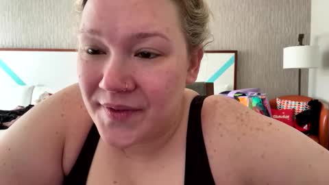 Snapshot of piggyrose chatting on 04-21-26, 03:28 Piggy Rose online show from 04-21-26, 03:28