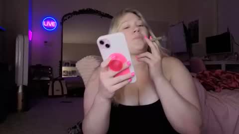 Snapshot of piggyrose chatting on 04-30-26, 01:01 Piggy Rose online show from 04-30-26, 01:01